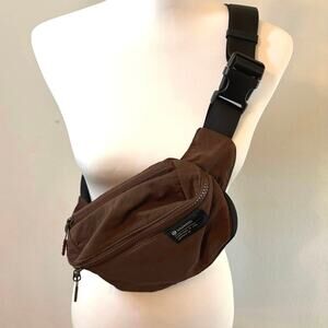 Lululemon athletica | Clean Lines Belt Bag 2L in Java chocolate brown